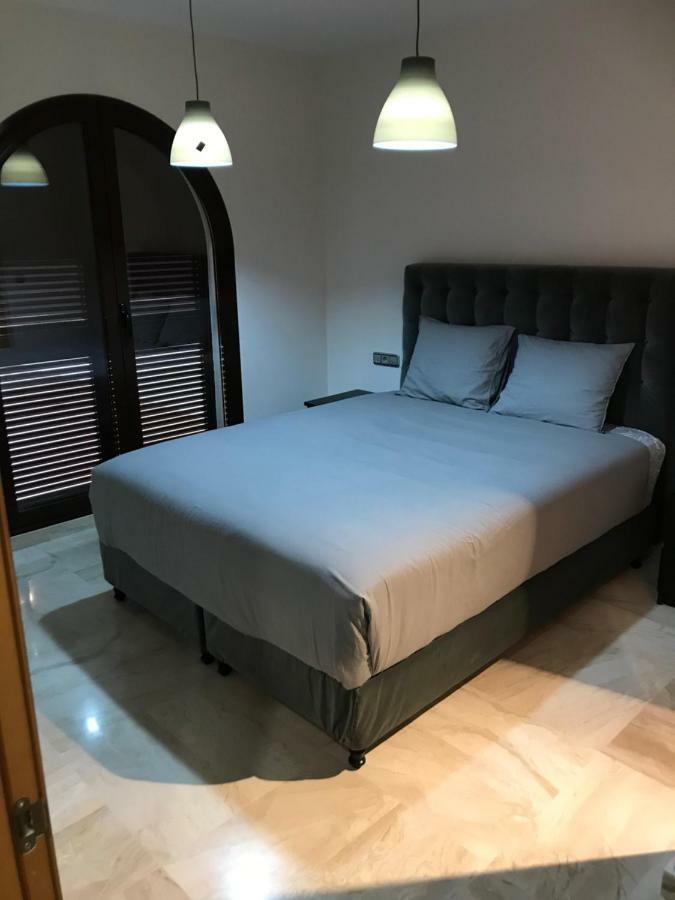 Luxury Apartment Set In Dona Julia Golf Course 卡萨雷斯 外观 照片