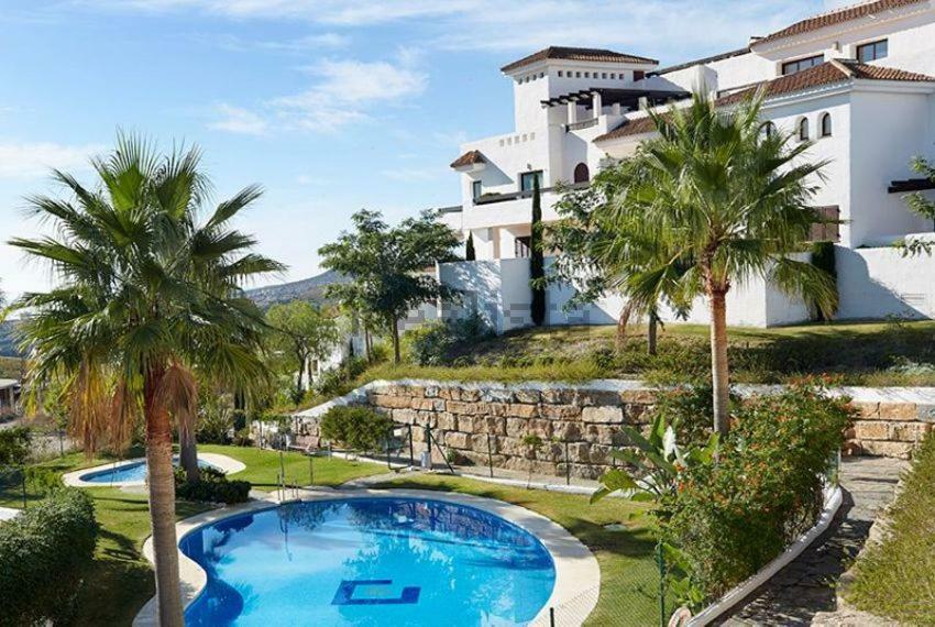 Luxury Apartment Set In Dona Julia Golf Course 卡萨雷斯 外观 照片