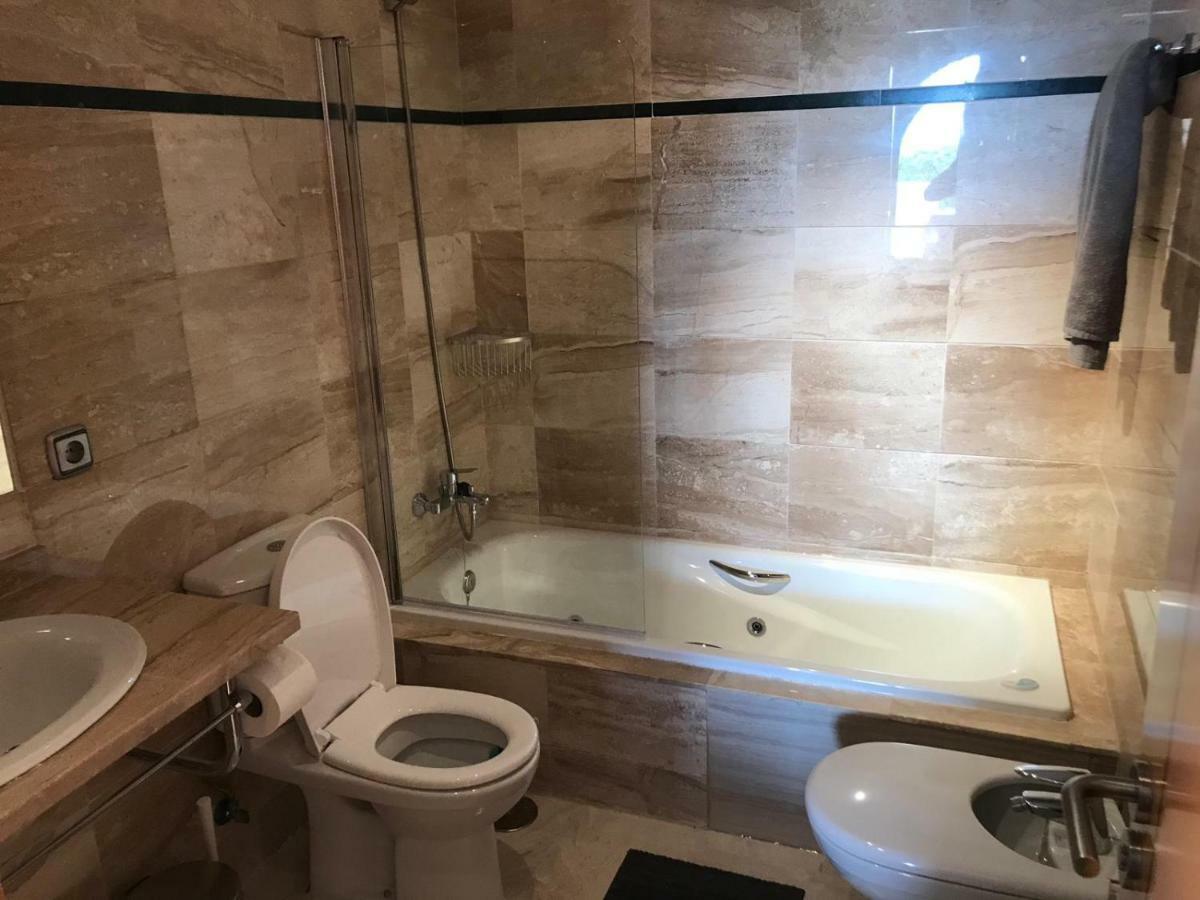Luxury Apartment Set In Dona Julia Golf Course 卡萨雷斯 外观 照片