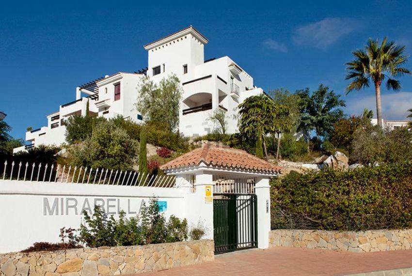 Luxury Apartment Set In Dona Julia Golf Course 卡萨雷斯 外观 照片