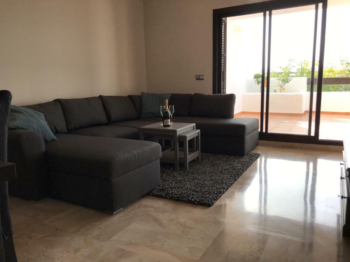 Luxury Apartment Set In Dona Julia Golf Course 卡萨雷斯 外观 照片