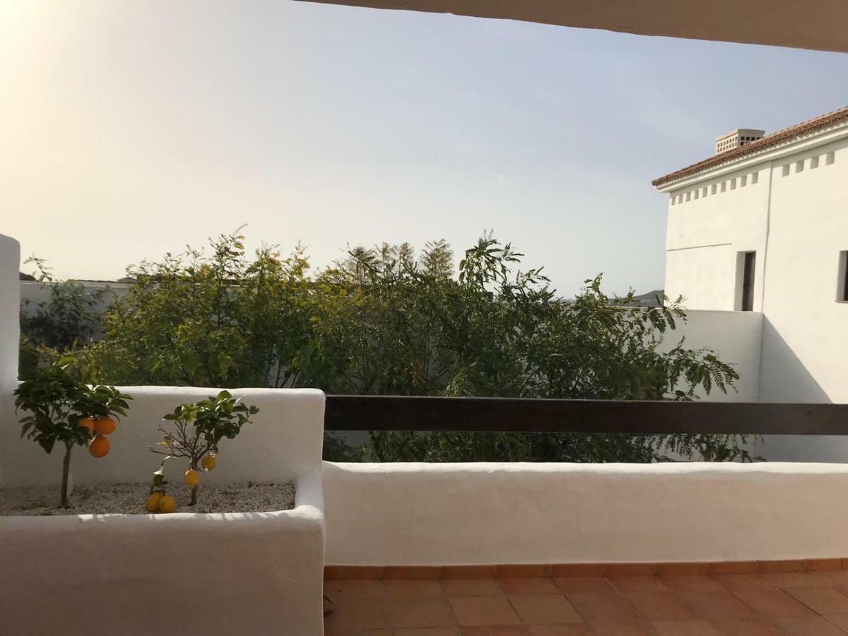 Luxury Apartment Set In Dona Julia Golf Course 卡萨雷斯 外观 照片