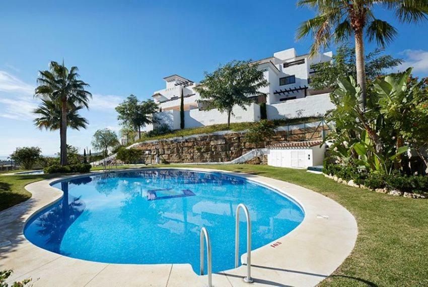Luxury Apartment Set In Dona Julia Golf Course 卡萨雷斯 外观 照片